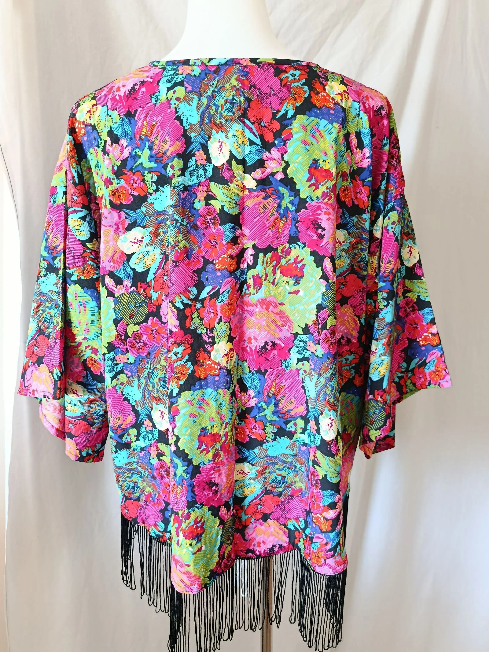 Cardigan kimono floral multicolor con flecos Koala Bay talla S – photo 3